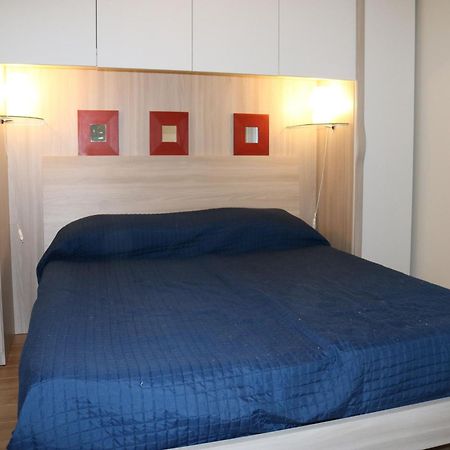 Enticing Holiday Home In Lazise With Swimming Pool Luaran gambar