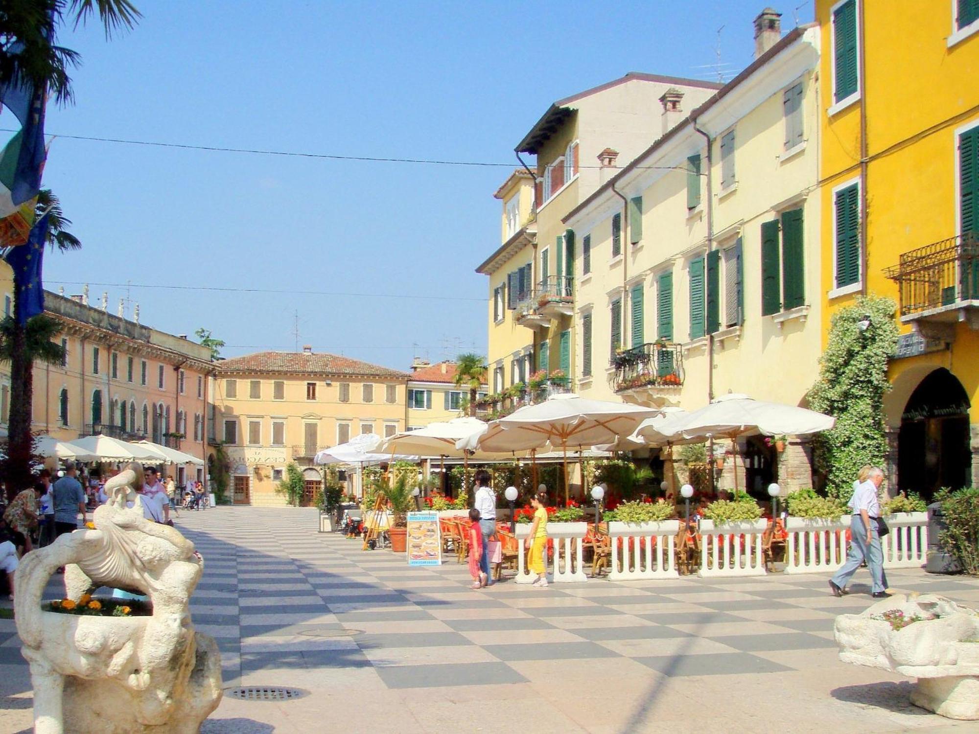 Enticing Holiday Home In Lazise With Swimming Pool Luaran gambar